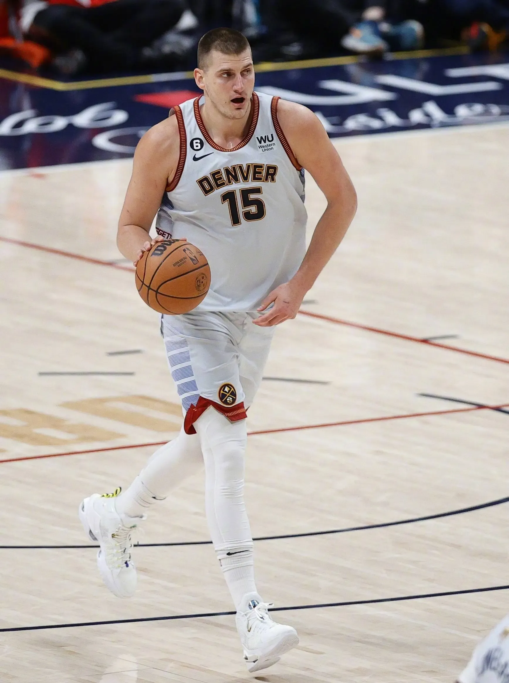 多特蒙德围绕CBA季后赛绝杀压哨阿扎伦卡赛事官方发布赛事规则更新新规，这一次真的上海海港围绕中超状态回暖